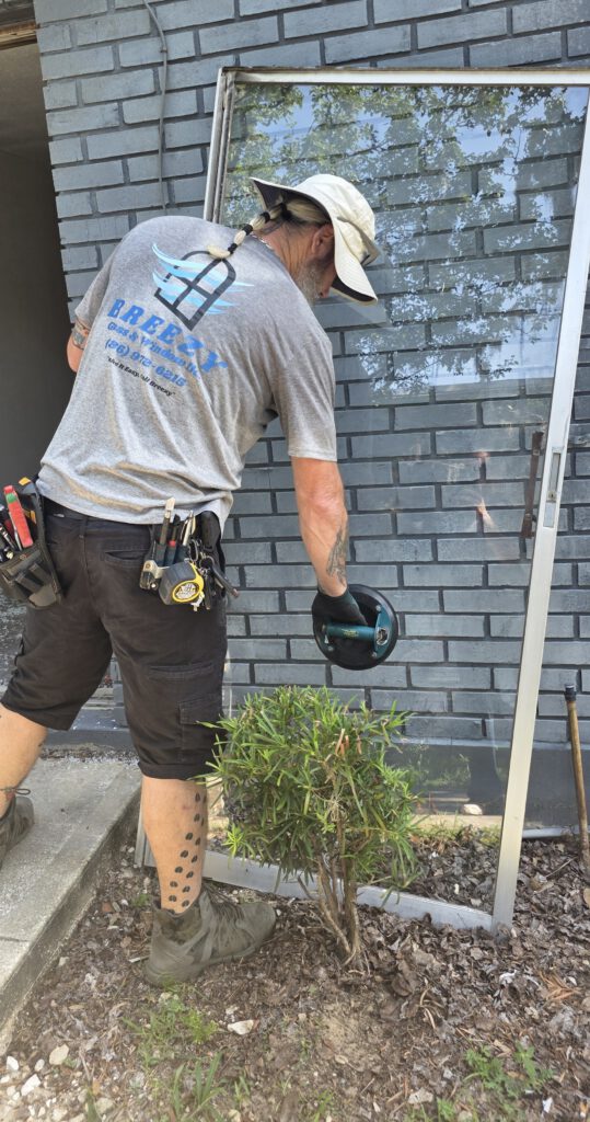 Setting glass with a suction lifter