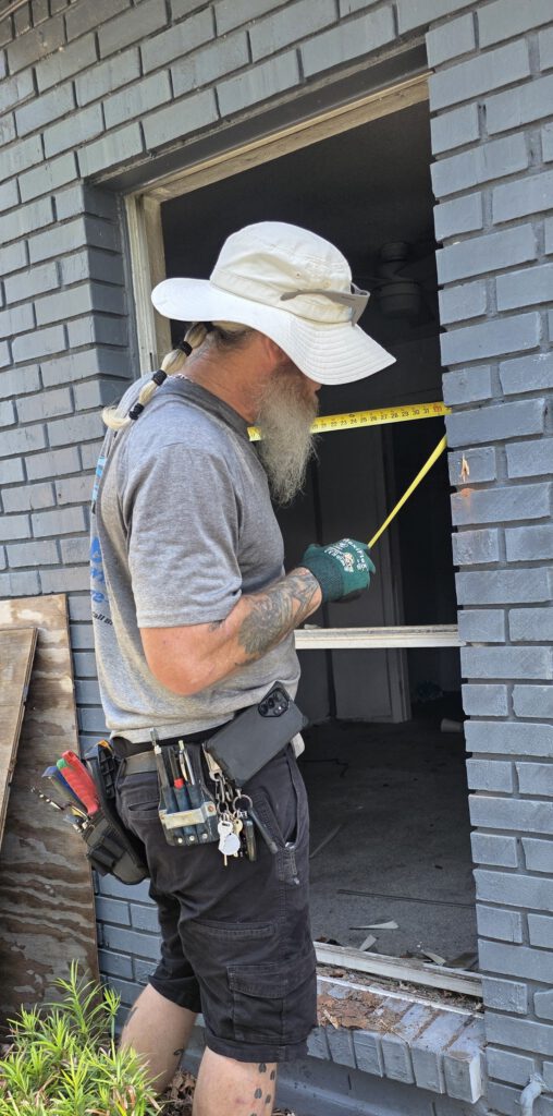 Measuring a window opening for new glass